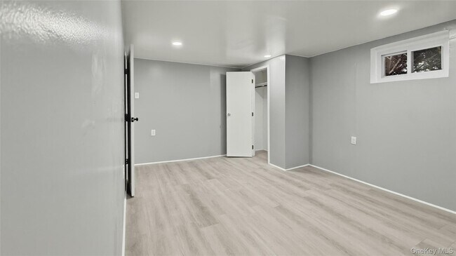 Building Photo - 429 S 3rd Ave