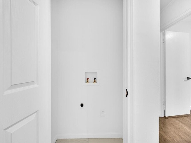 Building Photo - 1253 Dunwoody Ln NE