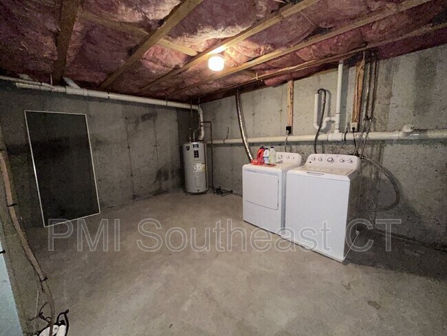 Building Photo - 310 Boston Post Rd