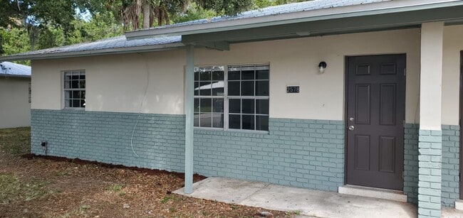 Building Photo - 2578 Seneca Ave