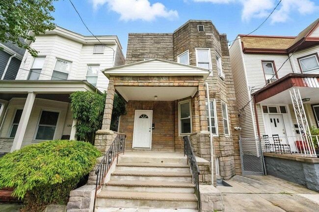 Building Photo - 130 75th St