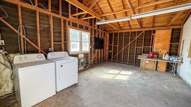 Building Photo - 3-Bed, 2-Bath Single Story Home with Big Y...