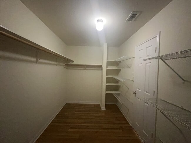 Building Photo - 10009 Iron Ridge Dr