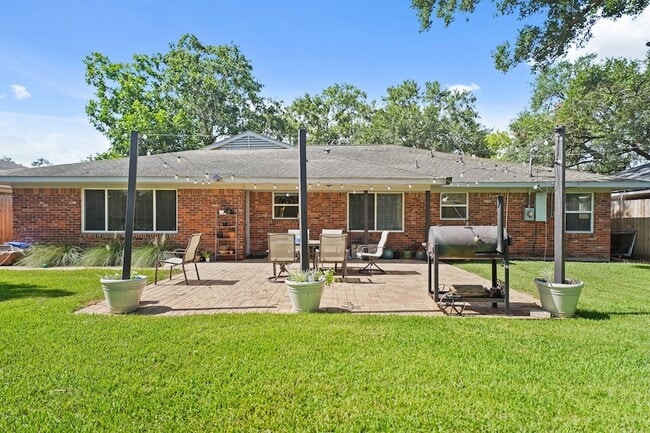 Building Photo - 5427 Stillbrooke Dr