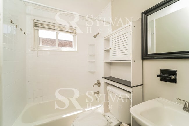 Building Photo - The living is easy in this 3 bedroom, 1 bathroom townhome