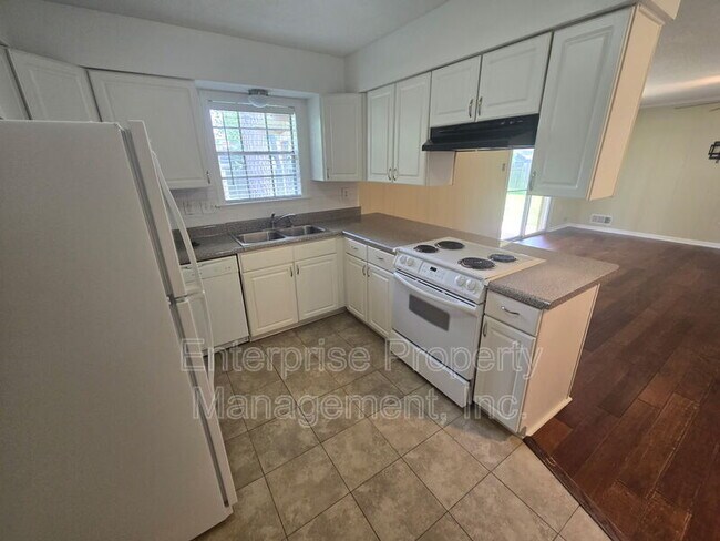 Building Photo - 6967 Dawnhill Rd