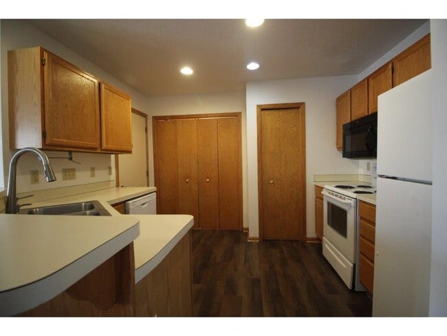 Building Photo - 13230 Meadowood Trail