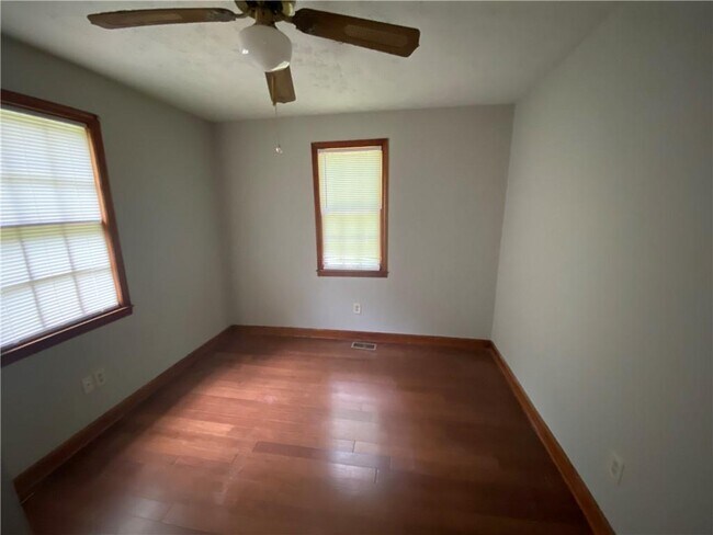 Building Photo - 207 Hood Rd NW