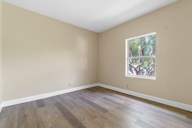 Building Photo - 809 Talia Cir