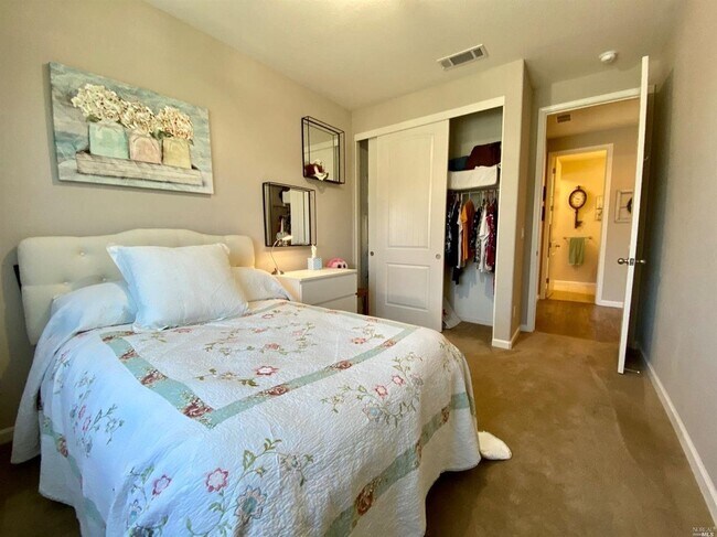 Building Photo - Living in Luxury in a Peaceful Setting