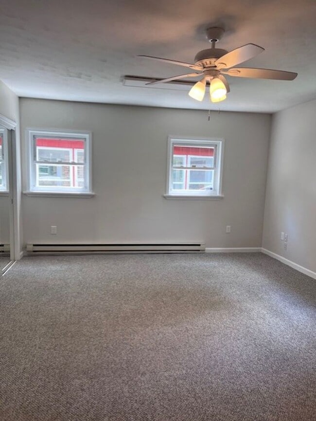 Building Photo - Large 4 bedroom, 2 1/2 bath home for rent in Ravena, NY on Rt 9W