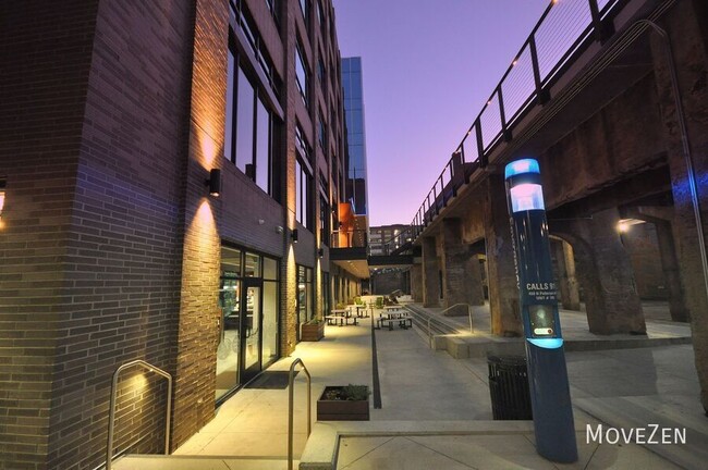 Building Photo - 2841 Tully Square