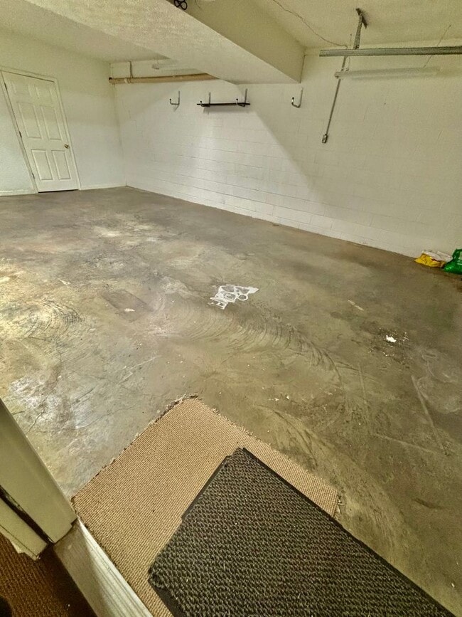Building Photo - 3 Bedroom Home in Danville!