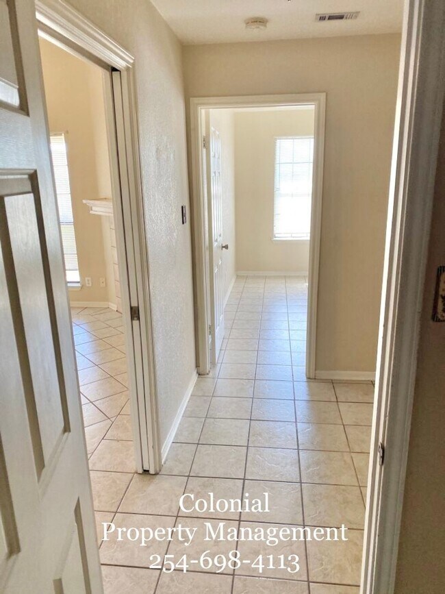 Building Photo - AVAILABLE NOW!