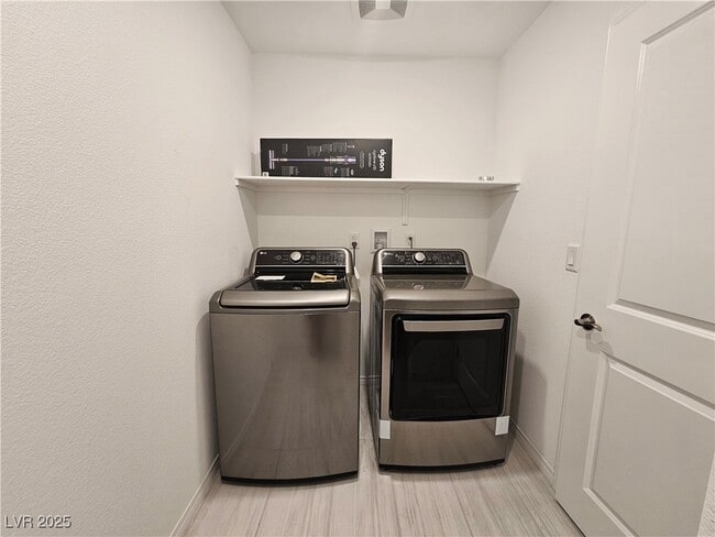 Building Photo - 8033 Adelaide Hls St