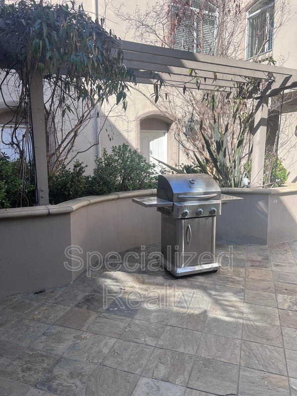 Building Photo - 5716 Whitsett Ave