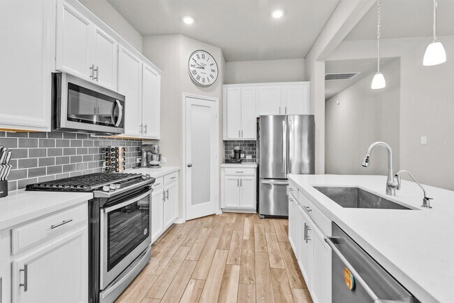 Building Photo - 4330 Umber Shadow Dr