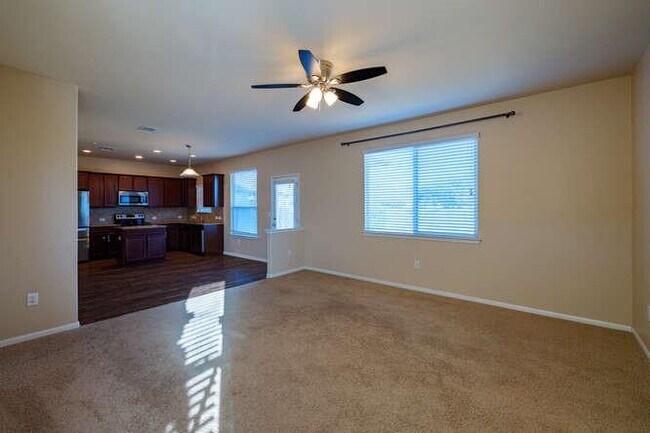 Building Photo - 402 Zenith Rd