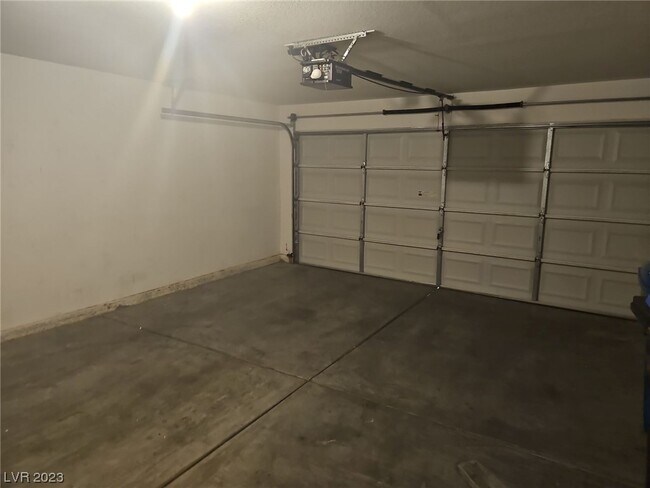 Building Photo - 2529 Vía Di Autostrada