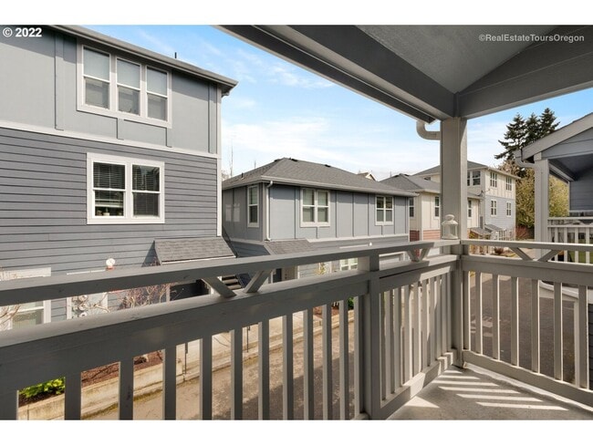 Building Photo - Incredible SE Hazelwood 2 Bedroom + 1 Bathroom Condo w/ included Garage and Washer & Dryer!!