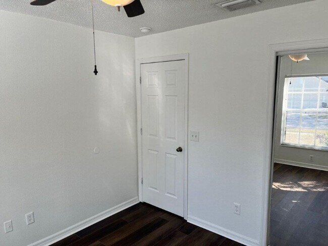 Building Photo - 5721 Rywood Dr