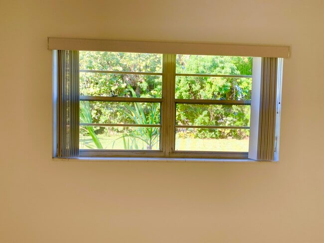 Building Photo - 39 Sussex B