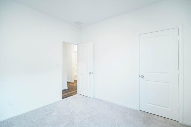 Building Photo - 118 Ashwood Glade Dr