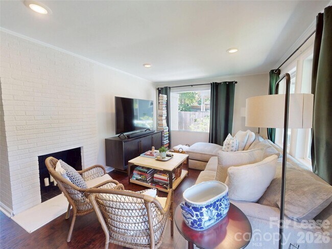 Building Photo - 640 Manhasset Rd