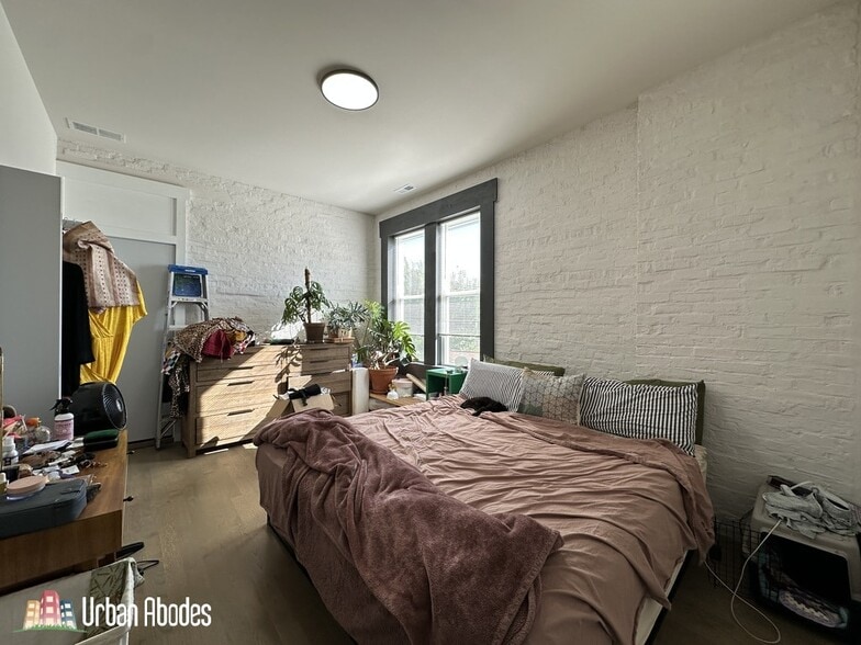 Building Photo - 841 N Mozart St