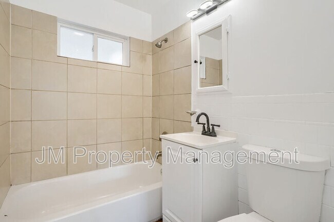 Building Photo - 1211 S Shoshone St