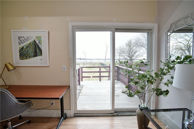 Building Photo - 2331 Edgemere Dr