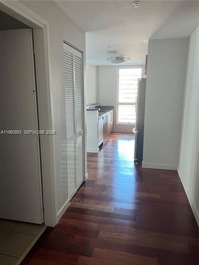 Building Photo - 300 S Biscayne Blvd