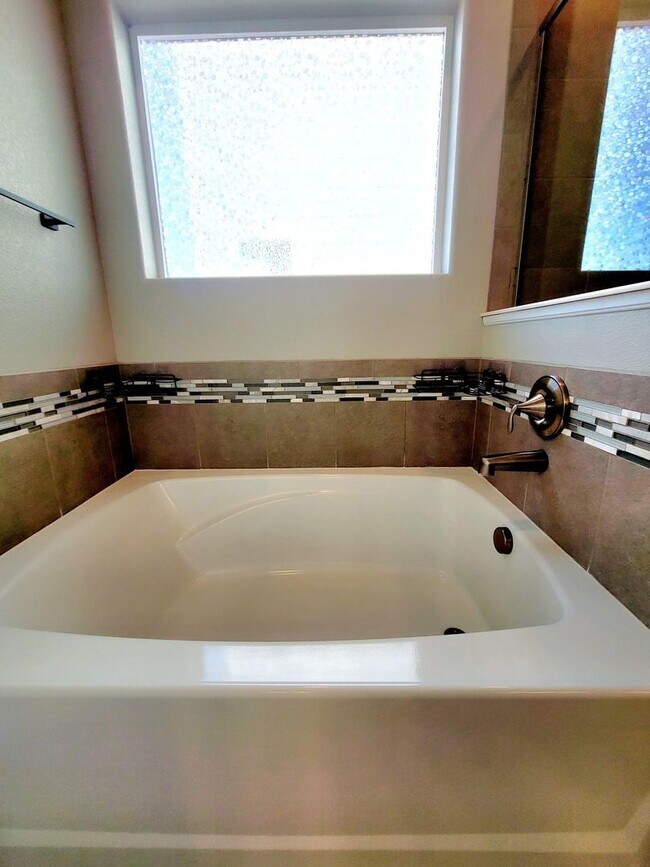 Building Photo - 7376 Peachleaf Dr