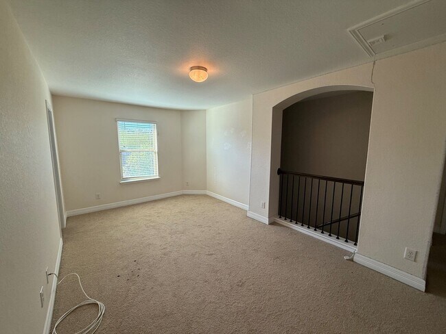 Building Photo - New Braunfels Gem!