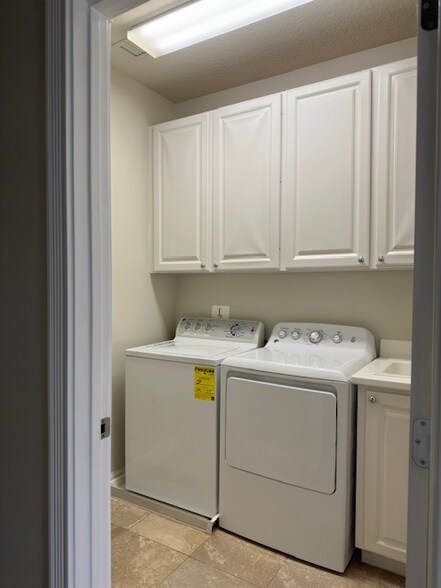 Building Photo - 11833 Nautica Dr