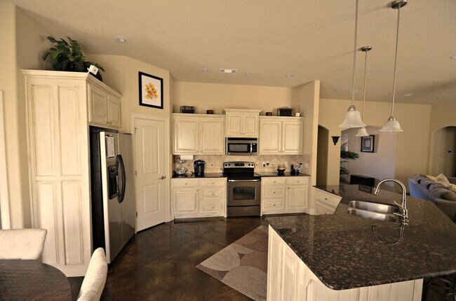 Building Photo - 3625 W Mountain View Dr