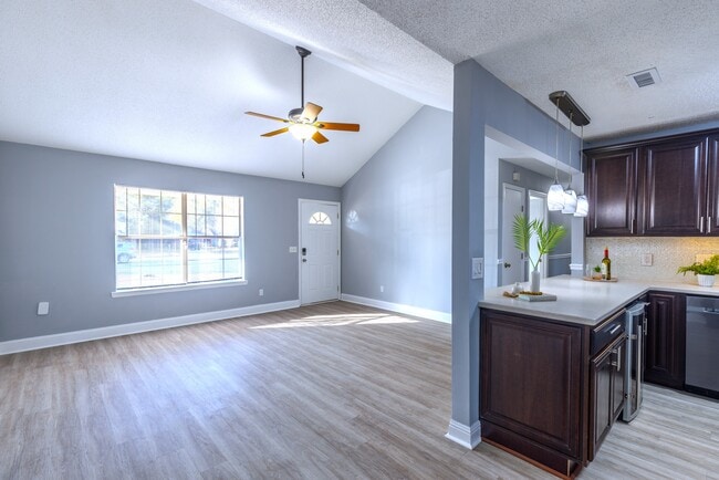 Building Photo - 203 Monroe Ave