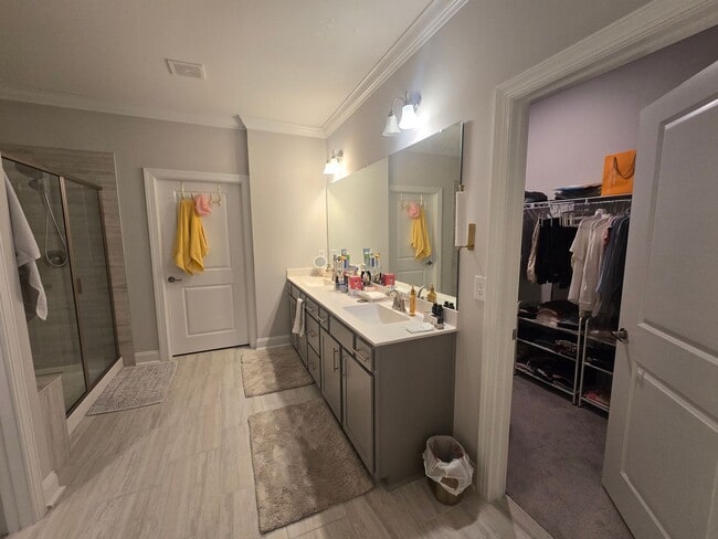 Building Photo - The Perfect Resort-Style Living in Auburn Village!