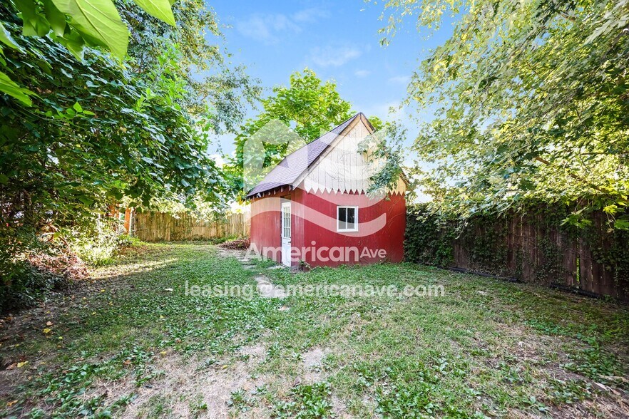 Building Photo - 908 Maple Ave