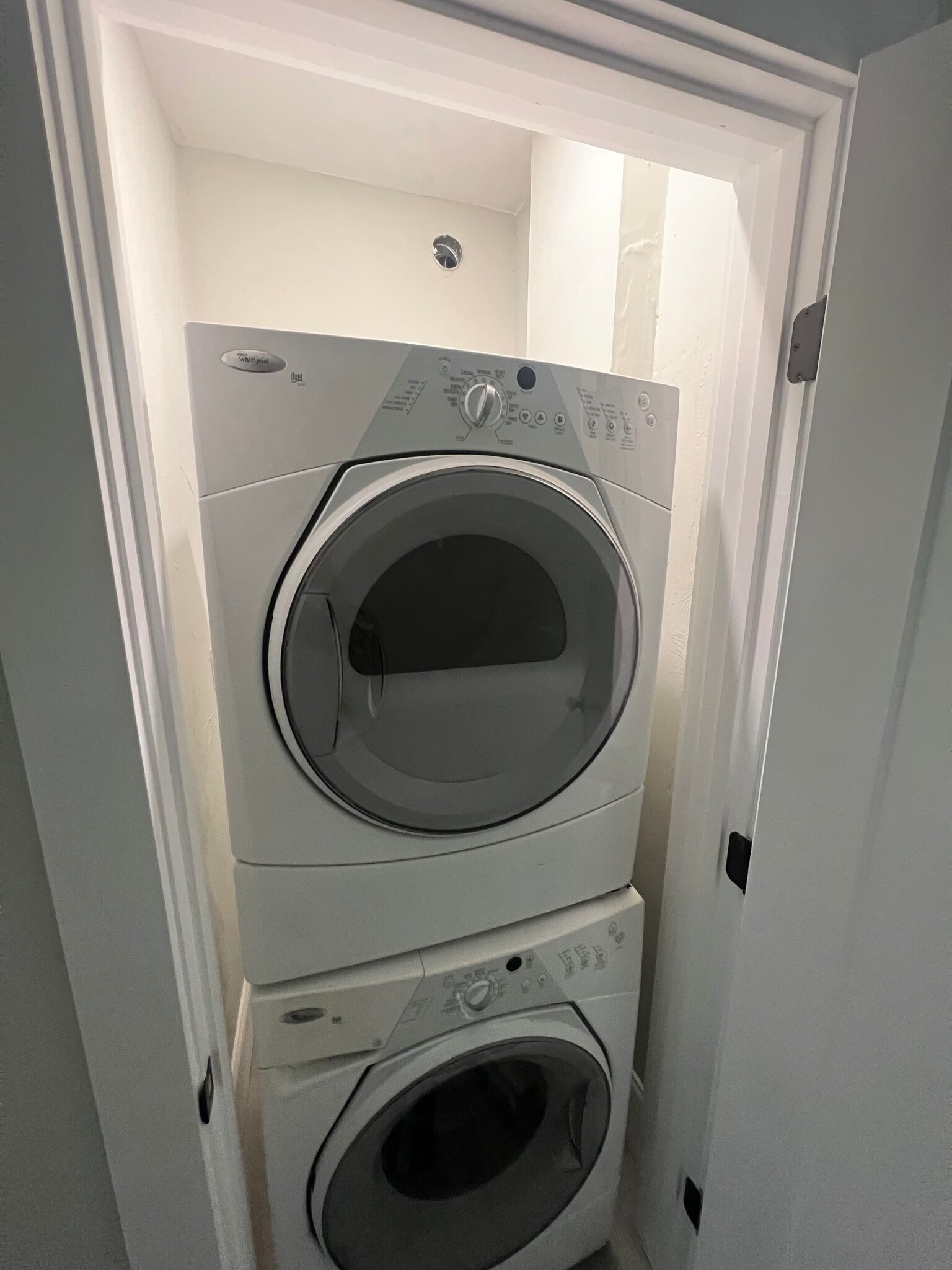 Building Photo - 42 Irwin St