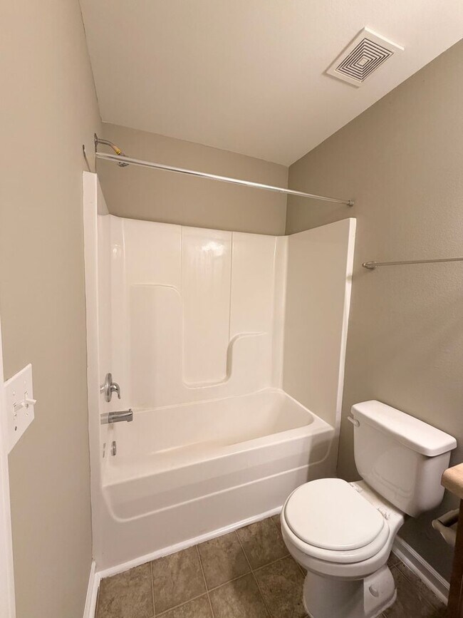 Building Photo - Modern 3/3 Condo | Prime Tallahassee Location