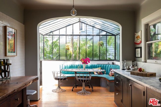 Building Photo - 1046 W Kensington Rd