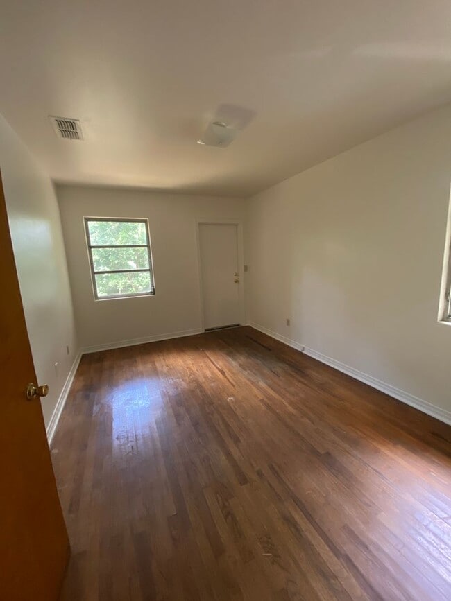 Building Photo - Near Cascades Park, Harwood floors in Historic Myers Park