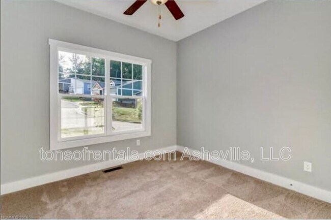 Building Photo - 8 Loblolly Ln