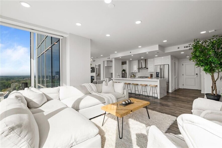 Building Photo - 3338 Peachtree Rd