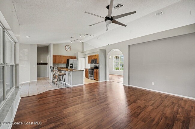 Building Photo - 722 Falls Creek Dr