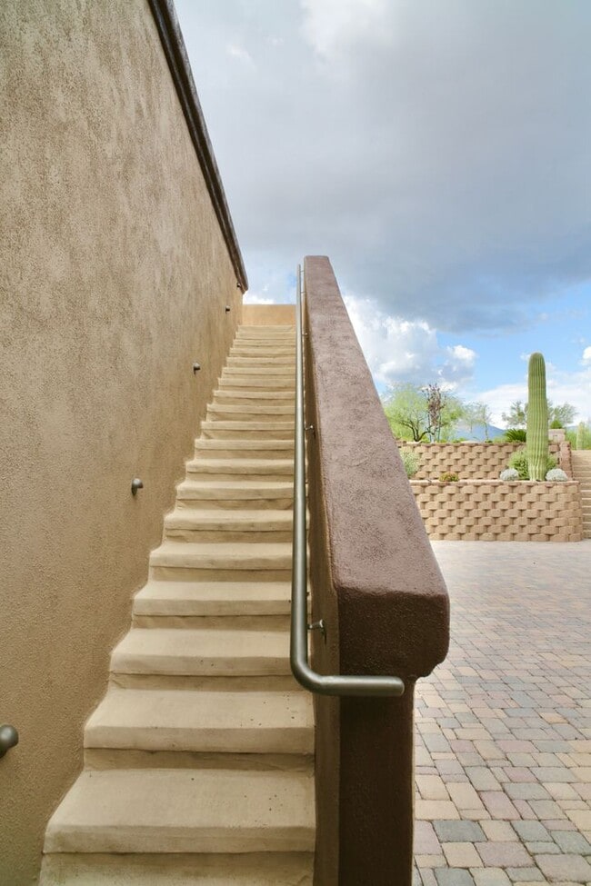Building Photo - Mountain and City Views from this Furnishe...