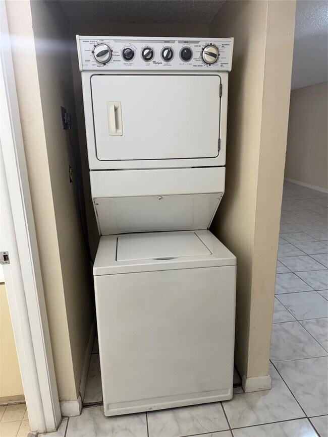 Building Photo - 3512 NW 114th Ln