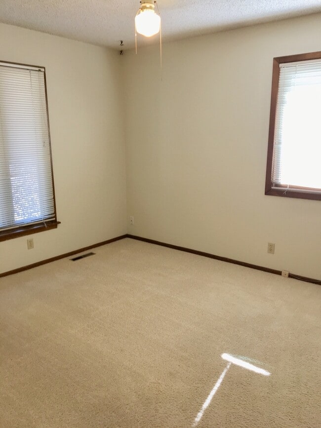 Building Photo - 7511 E 24th Ct N