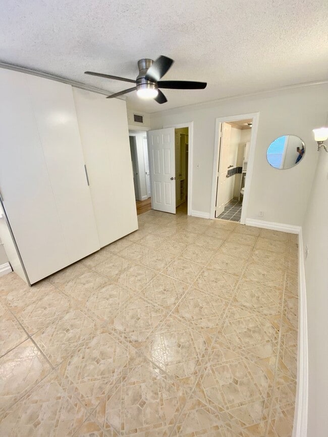 Building Photo - Great Condo in Pompano Beach Just West of ...